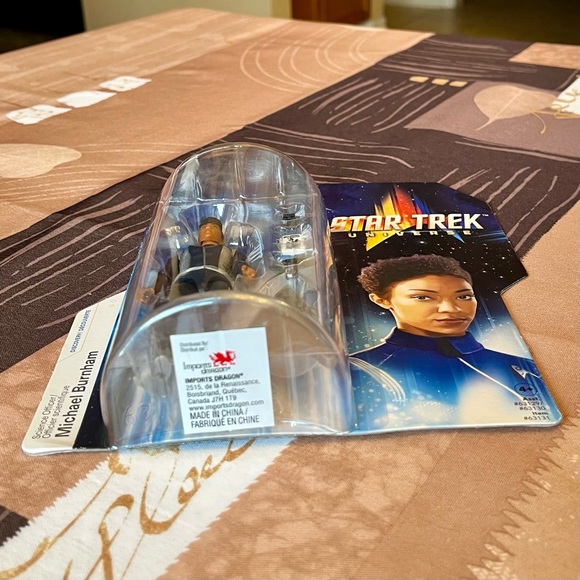 2022 Star Trek Universe 5” Michael Burnham Figure - Picture 4 of 12